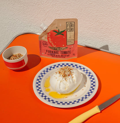 Condiment japonais furikake tomate sur burrata